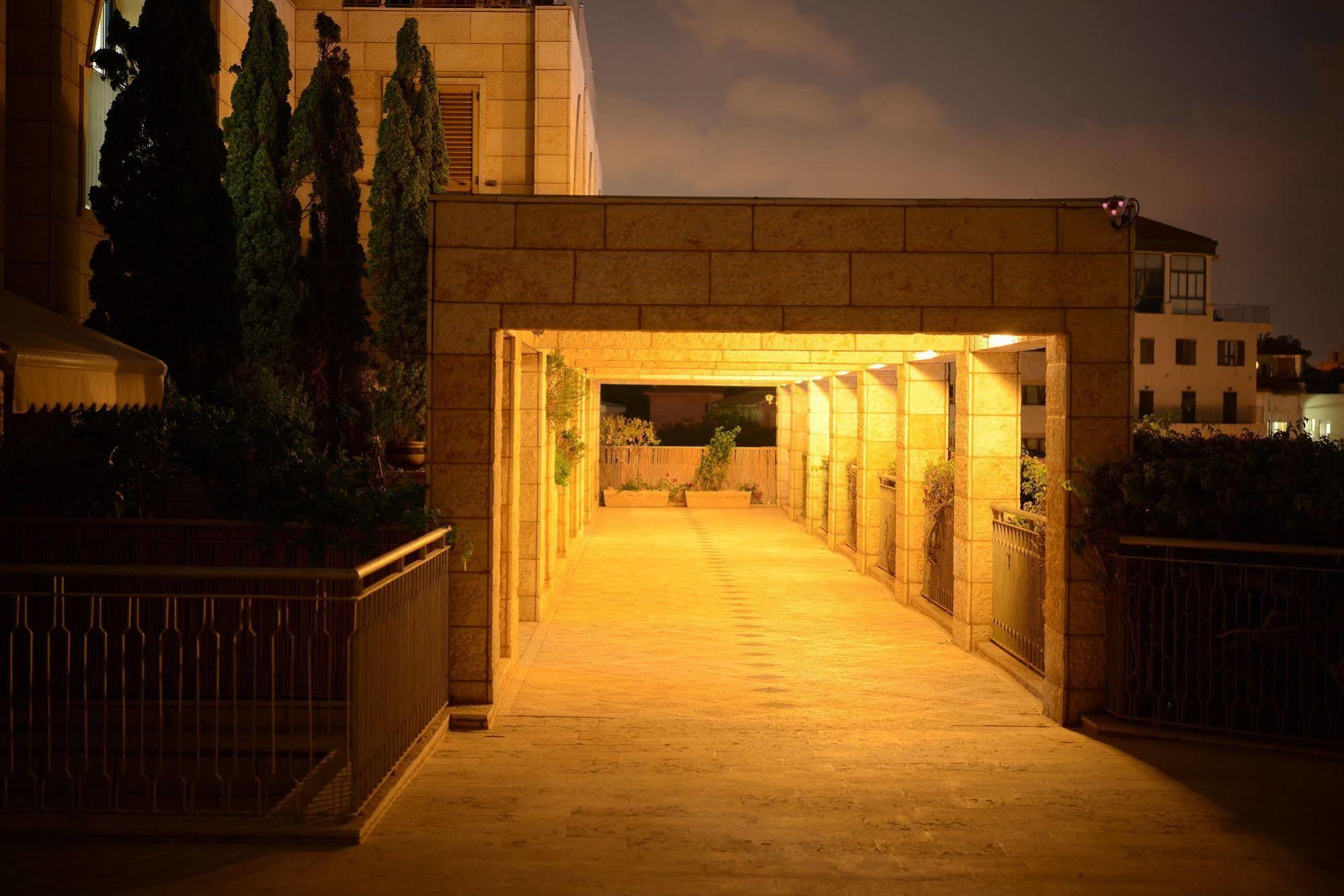 Andromeda Hill Apartments And Spa เทลอาวีฟ ภายนอก รูปภาพ