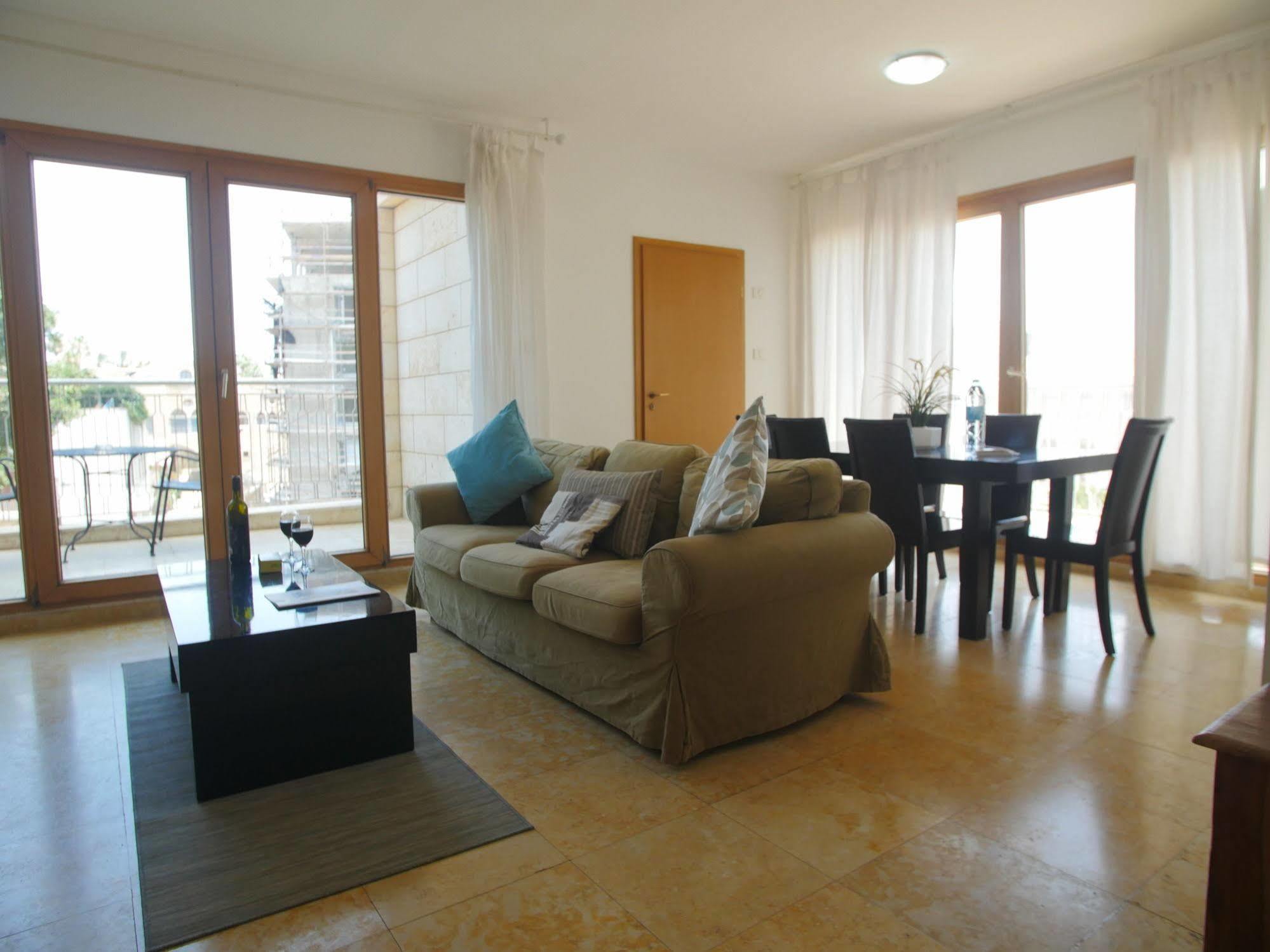 Andromeda Hill Apartments And Spa เทลอาวีฟ ภายนอก รูปภาพ