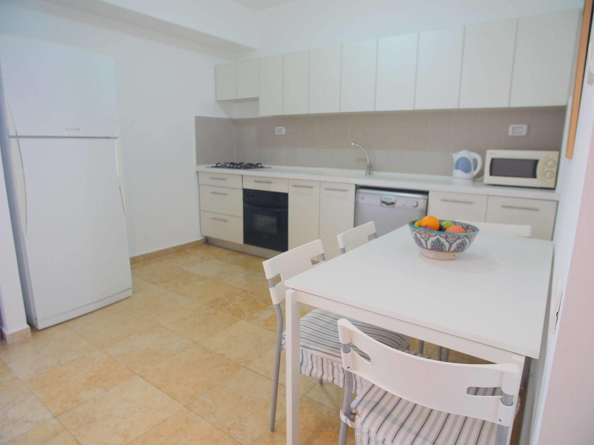 Andromeda Hill Apartments And Spa เทลอาวีฟ ภายนอก รูปภาพ